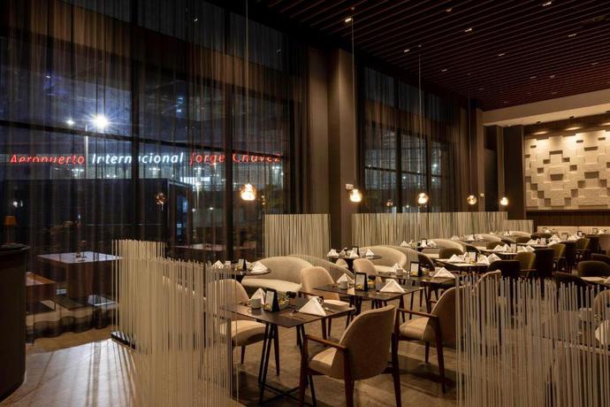 Imagen del bar/restaurante del Hotel Wyndham Grand Costa Del Sol Lima Airport. Foto 3