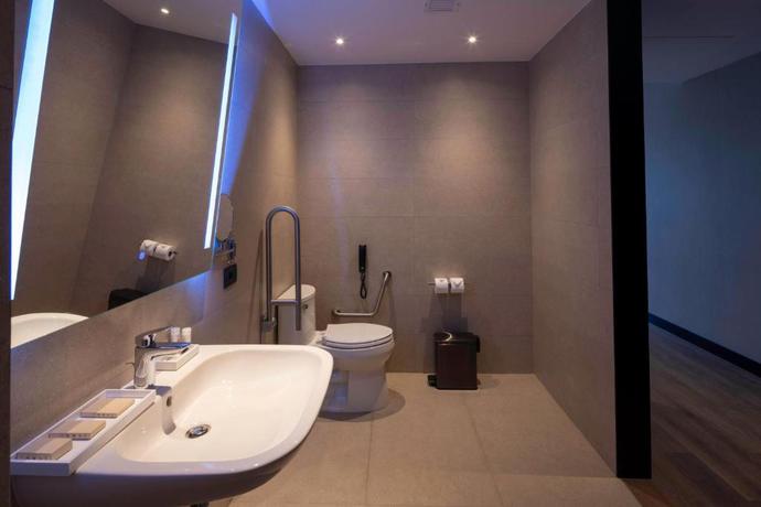 Imagen de la habitación del Hotel Wyndham Grand Costa Del Sol Lima Airport. Foto 11