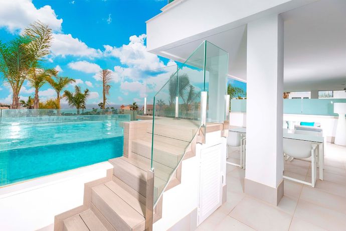 Imagen de la piscina del Hotel Wyndham Grand Costa del Sol. Foto 20