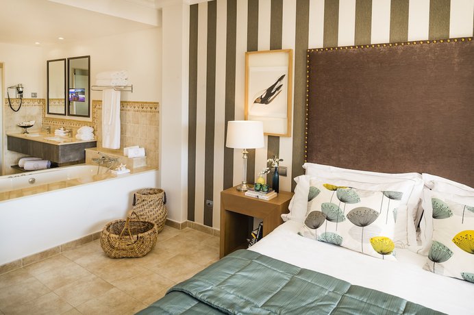 Imagen de la habitación del Hotel Wyndham Grand Costa del Sol. Foto 17