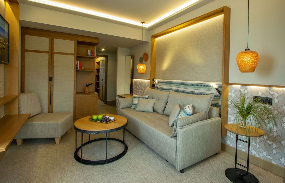 Imagen de la habitación del Hotel Wyndham Grand Crete Mirabello Bay. Foto 11