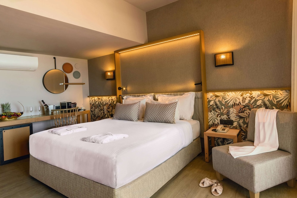 Imagen de la habitación del Hotel Wyndham Grand Crete Mirabello Bay. Foto 12