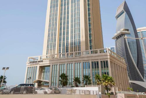 Imagen general del Hotel Wyndham Grand Doha West Bay Beach. Foto 1