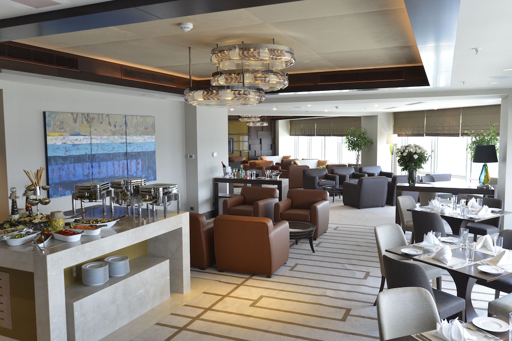 Imagen de la habitación del Hotel Wyndham Grand Istanbul Europe. Foto 6