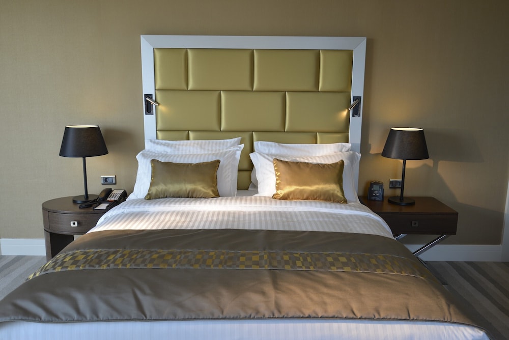 Imagen de la habitación del Hotel Wyndham Grand Istanbul Europe. Foto 8