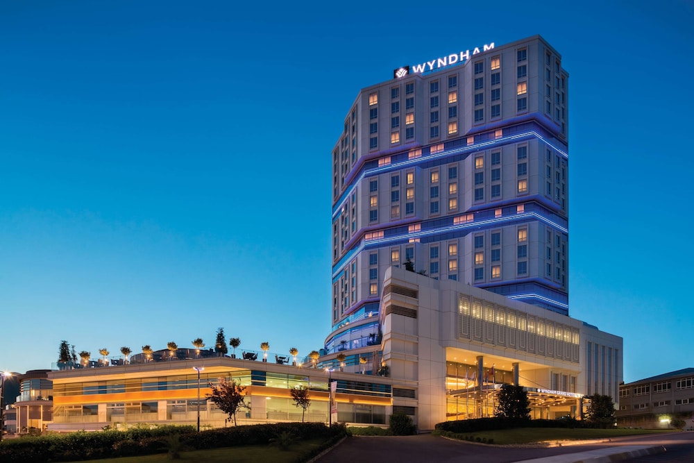 Imagen general del Hotel Wyndham Grand Istanbul Europe. Foto 1