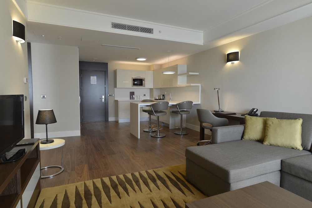 Imagen de los interiores del Hotel Wyndham Grand Istanbul Europe. Foto 16