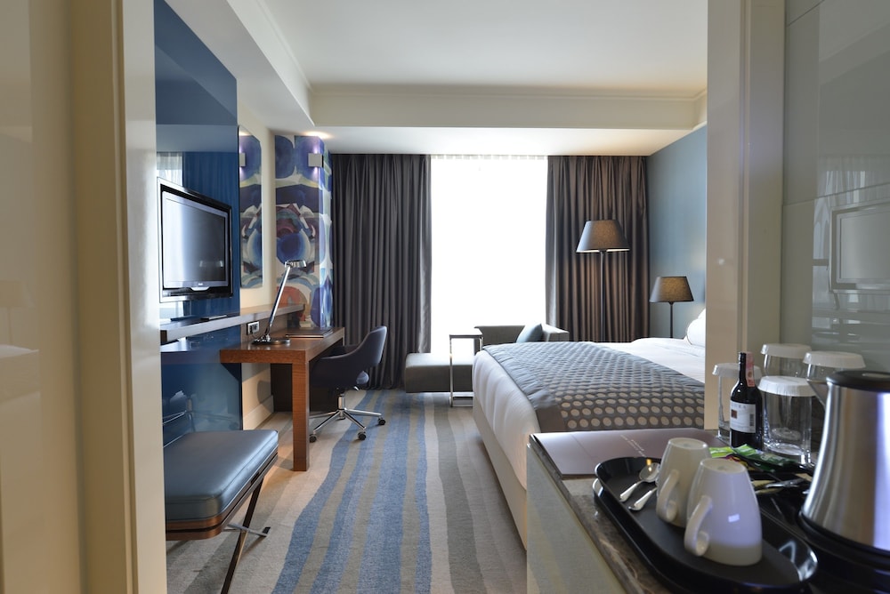 Imagen de la habitación del Hotel Wyndham Grand Istanbul Europe. Foto 15