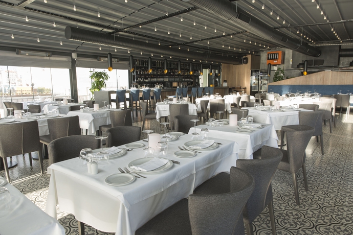 Imagen del bar/restaurante del Hotel Wyndham Grand Istanbul Kalamis Marina. Foto 1
