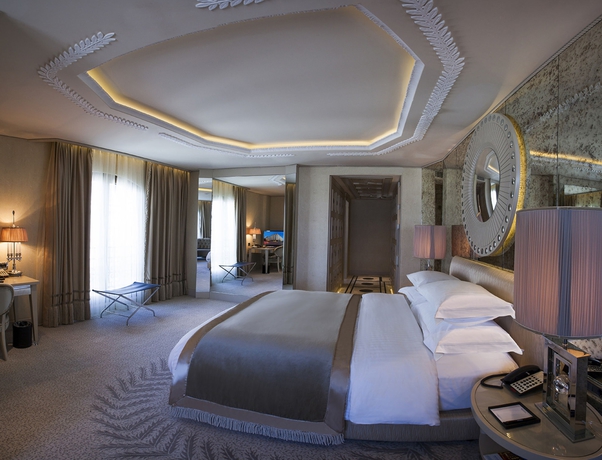 Imagen de la habitación del Hotel Wyndham Grand Istanbul Kalamis Marina. Foto 7