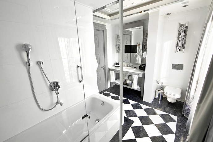 Imagen de la habitación del Hotel Wyndham Grand Istanbul Kalamis Marina. Foto 8