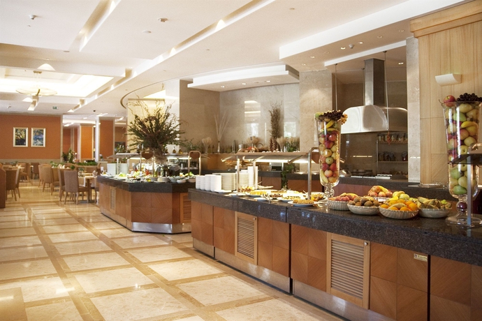 Imagen del bar/restaurante del Hotel Wyndham Grand Izmir Ozdilek Thermal & Spa. Foto 3