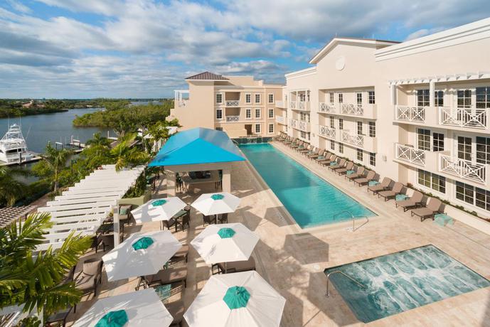 Imagen de la piscina del Hotel Wyndham Grand Jupiter at Harbourside Place. Foto 12