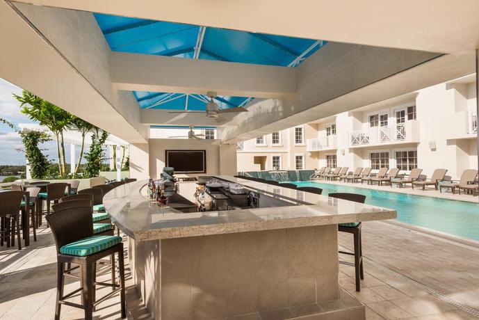 Imagen de la piscina del Hotel Wyndham Grand Jupiter at Harbourside Place. Foto 13