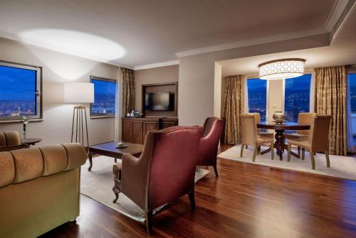 Imagen de la habitación del Hotel Wyndham Grand Kayseri. Foto 8