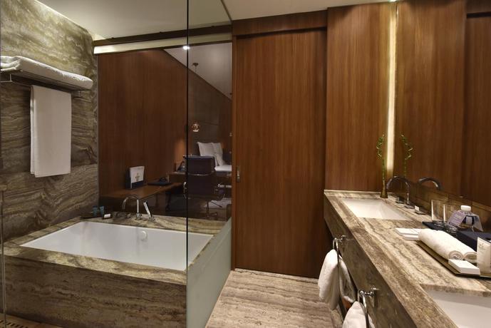 Imagen de la habitación del Hotel Wyndham Grand Manama. Foto 9