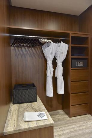 Imagen de la habitación del Hotel Wyndham Grand Manama. Foto 11