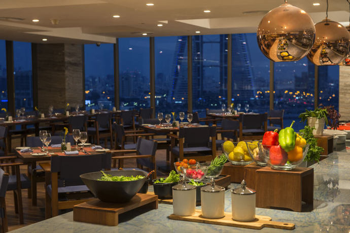 Imagen del bar/restaurante del Hotel Wyndham Grand Manama. Foto 4