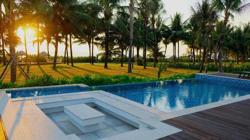 Imagen de la piscina del Hotel Wyndham Grand Phu Quoc. Foto 36