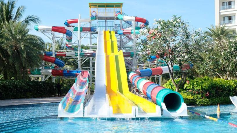 Imagen de la piscina del Hotel Wyndham Grand Phu Quoc. Foto 37