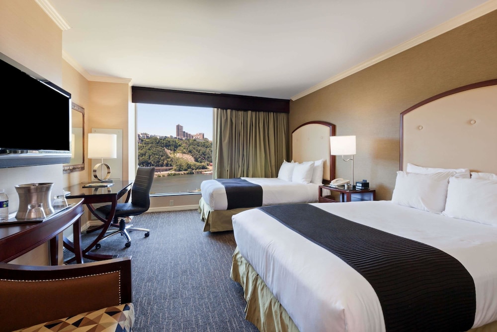 Imagen de la habitación del Hotel Wyndham Grand Pittsburgh Downtown. Foto 2