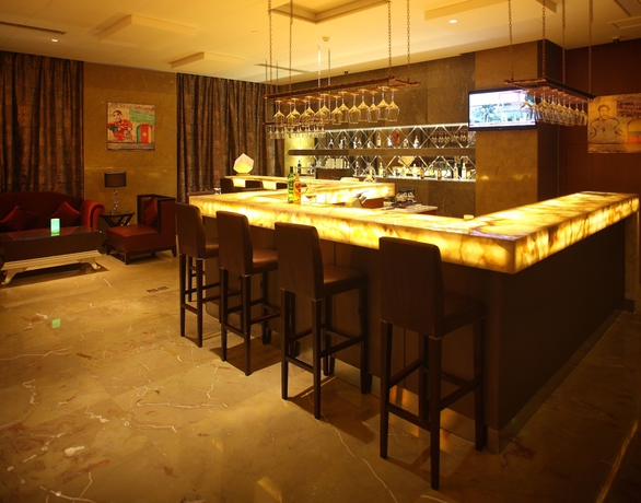 Imagen del bar/restaurante del Hotel Wyndham Grand Plaza Royale Changsheng Jiangyin. Foto 7