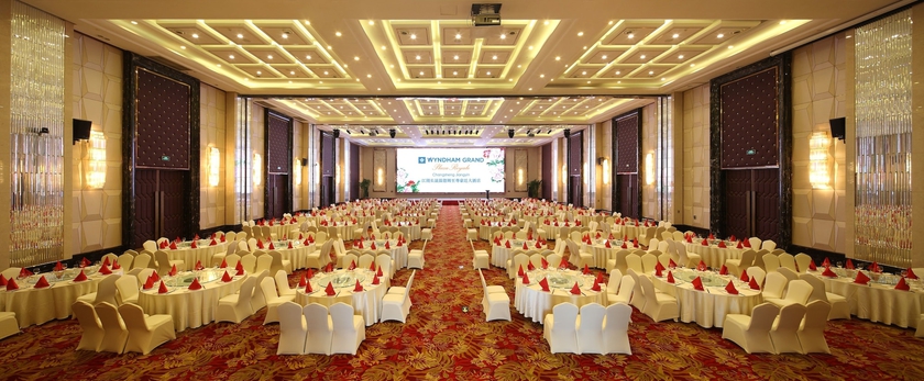 Imagen del bar/restaurante del Hotel Wyndham Grand Plaza Royale Changsheng Jiangyin. Foto 9