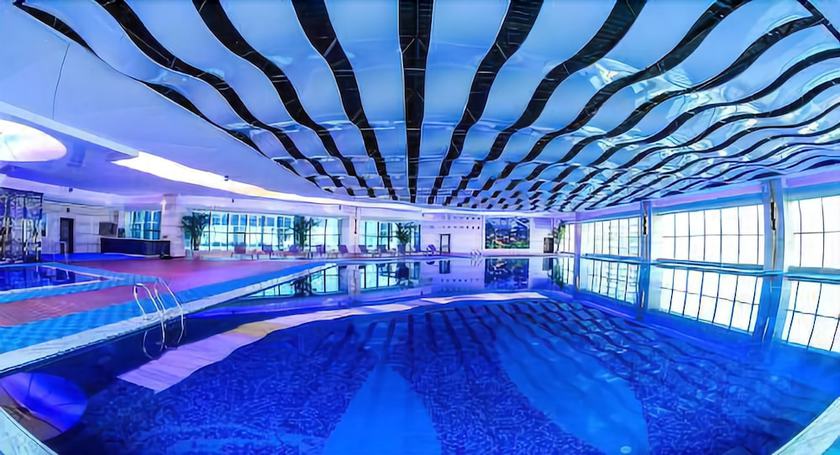 Imagen de la piscina del Hotel Wyndham Grand Plaza Royale Chenzhou. Foto 19