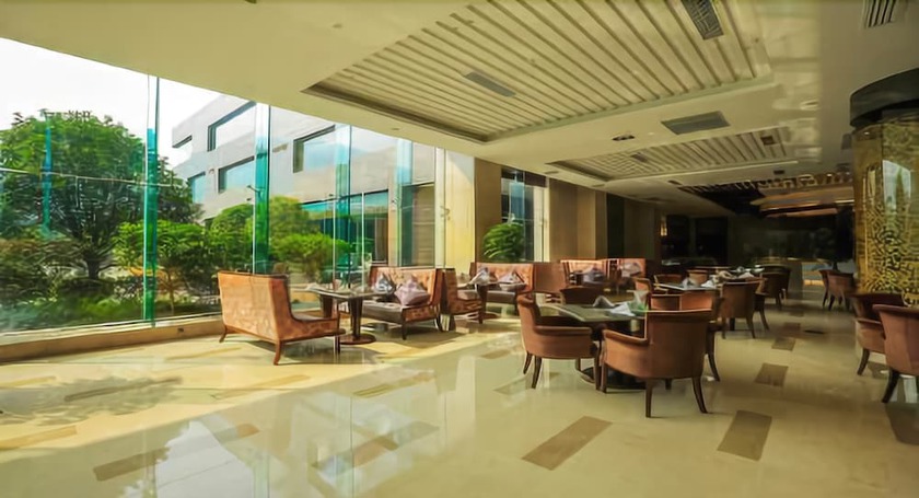 Imagen de los exteriores del Hotel Wyndham Grand Plaza Royale Chenzhou. Foto 16