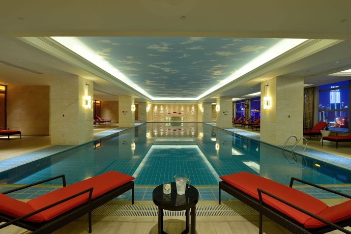 Imagen de la piscina del Hotel Wyndham Grand Plaza Royale Colorful Yunnan Kunming. Foto 17