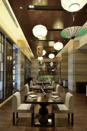 Imagen del bar/restaurante del Hotel Wyndham Grand Plaza Royale Colorful Yunnan Kunming. Foto 5