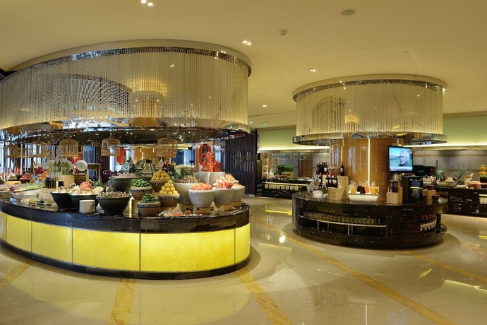 Imagen del bar/restaurante del Hotel Wyndham Grand Plaza Royale Colorful Yunnan Kunming. Foto 6