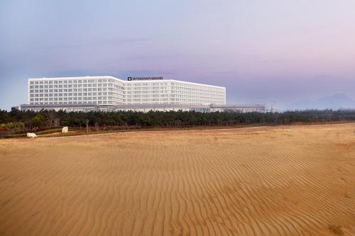 Imagen general del Hotel Wyndham Grand Qingdao. Foto 1