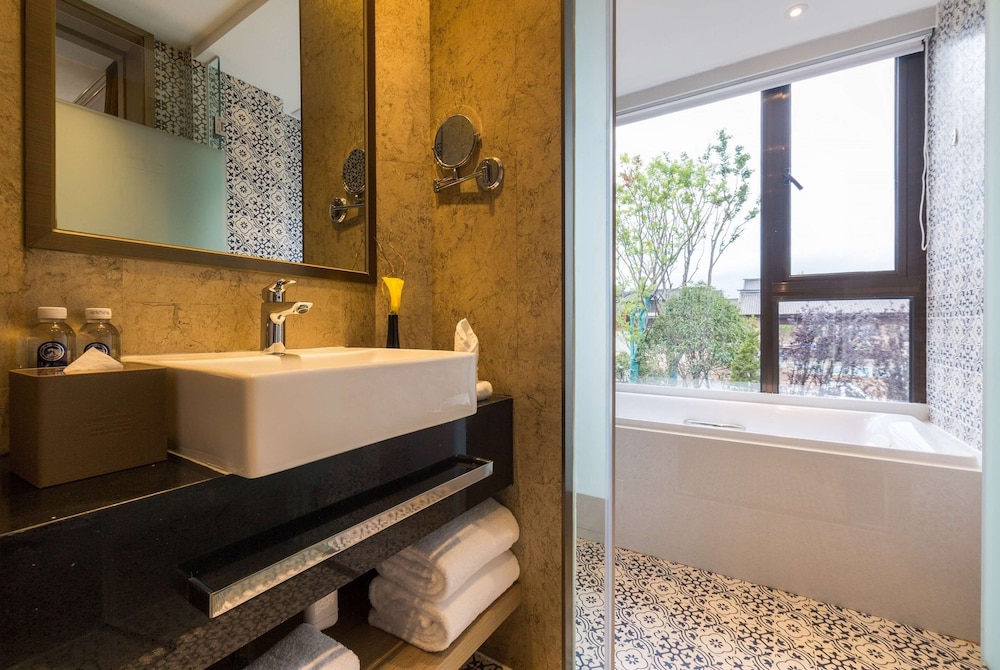 Imagen de la habitación del Hotel Wyndham Grand Royal Hotel Jinlin Lijiang. Foto 16