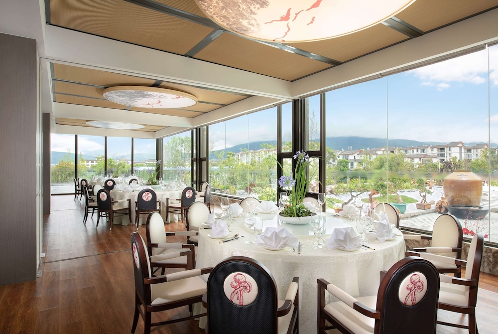 Imagen del bar/restaurante del Hotel Wyndham Grand Royal Hotel Jinlin Lijiang. Foto 2