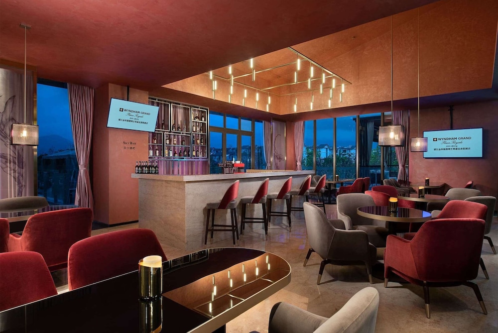 Imagen del bar/restaurante del Hotel Wyndham Grand Royal Hotel Jinlin Lijiang. Foto 3