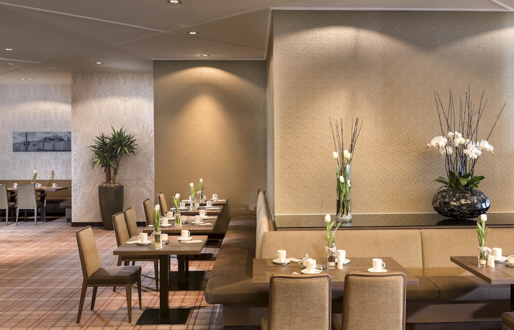 Imagen del bar/restaurante del Hotel Wyndham Grand Salzburg Conference Centre. Foto 2