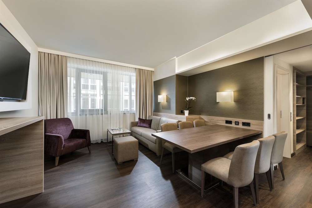 Imagen de la habitación del Hotel Wyndham Grand Salzburg Conference Centre. Foto 16