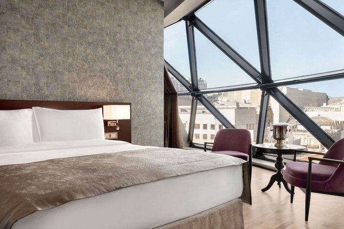 Imagen de la habitación del Hotel Wyndham Grand Tbilisi. Foto 3