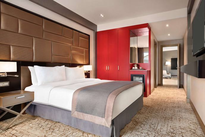 Imagen de la habitación del Hotel Wyndham Grand Tbilisi. Foto 10