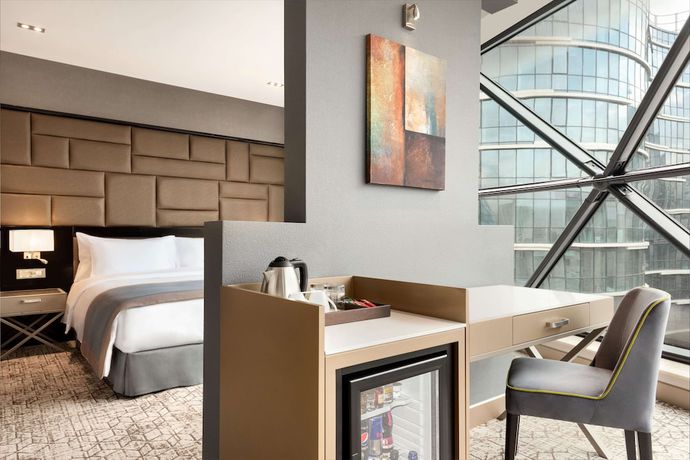 Imagen de la habitación del Hotel Wyndham Grand Tbilisi. Foto 14