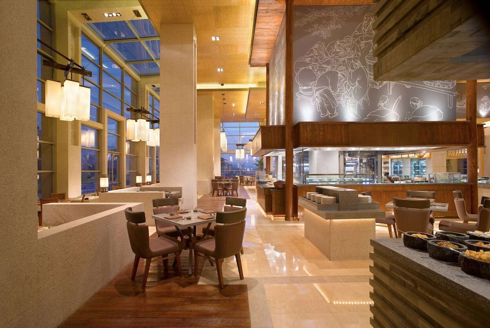 Imagen del bar/restaurante del Hotel Wyndham Grand Tianjin Jingjin City. Foto 4