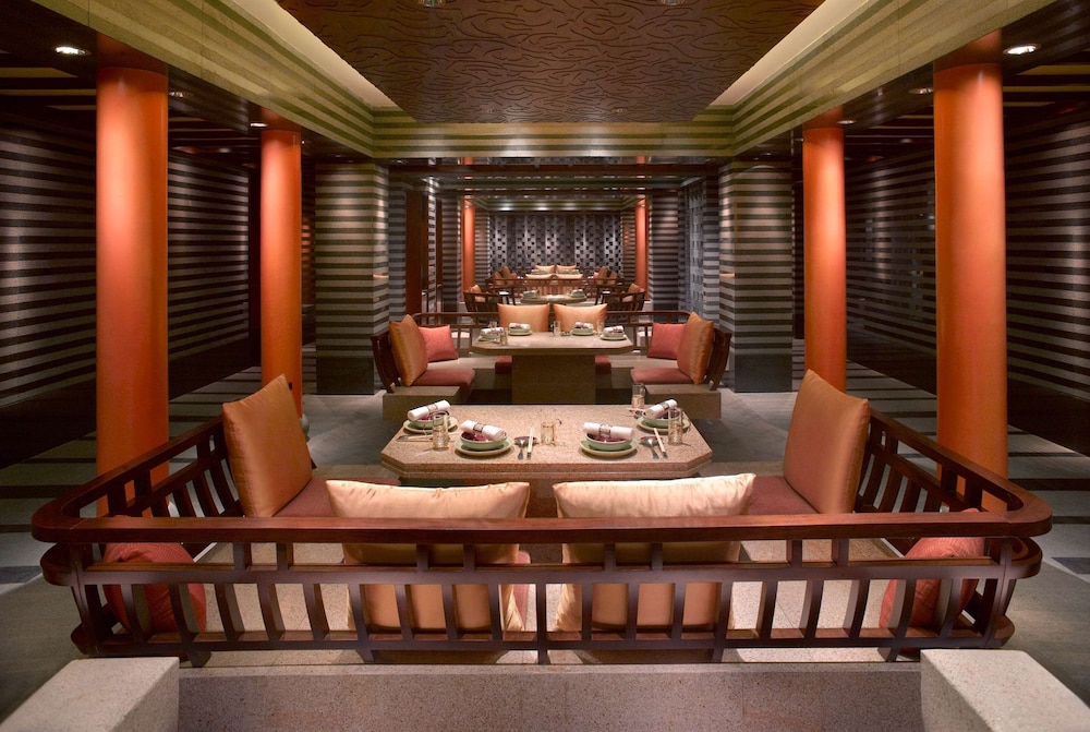 Imagen del bar/restaurante del Hotel Wyndham Grand Tianjin Jingjin City. Foto 7