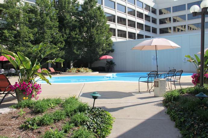Imagen de la piscina del Hotel Wyndham Indianapolis Airport. Foto 12