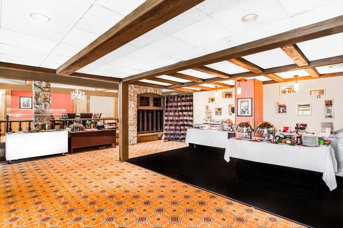 Imagen de los interiores del Hotel Wyndham Indianapolis Airport. Foto 11