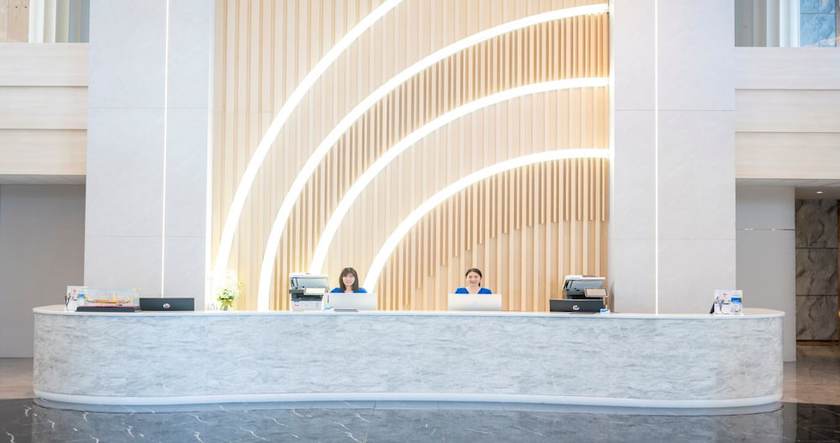 Imagen de los interiores del Hotel Wyndham Jomtien Pattaya. Foto 12