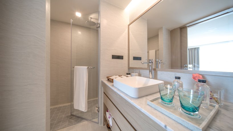 Imagen de la habitación del Hotel Wyndham La Vita Rawai Phuket. Foto 14