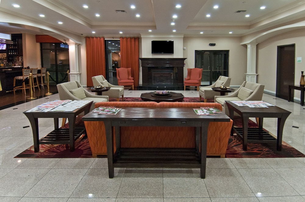 Imagen de los interiores del Hotel Wyndham Lake Charles. Foto 15