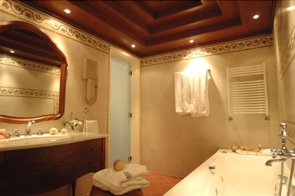 Imagen de la habitación del Hotel Wyndham Loutraki Poseidon Resort. Foto 7