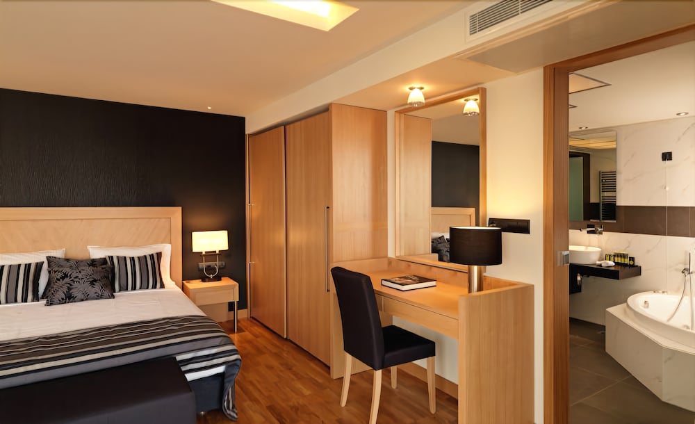 Imagen de la habitación del Hotel Wyndham Loutraki Poseidon Resort. Foto 13